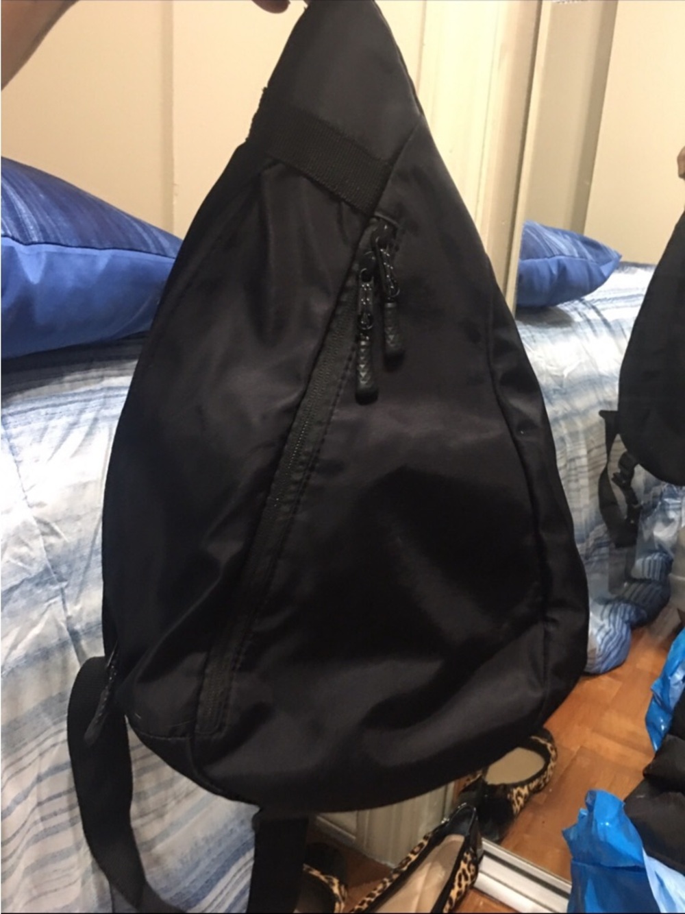 Sleek Black Men's Sling Bag - Lightweight Everyday Carry
